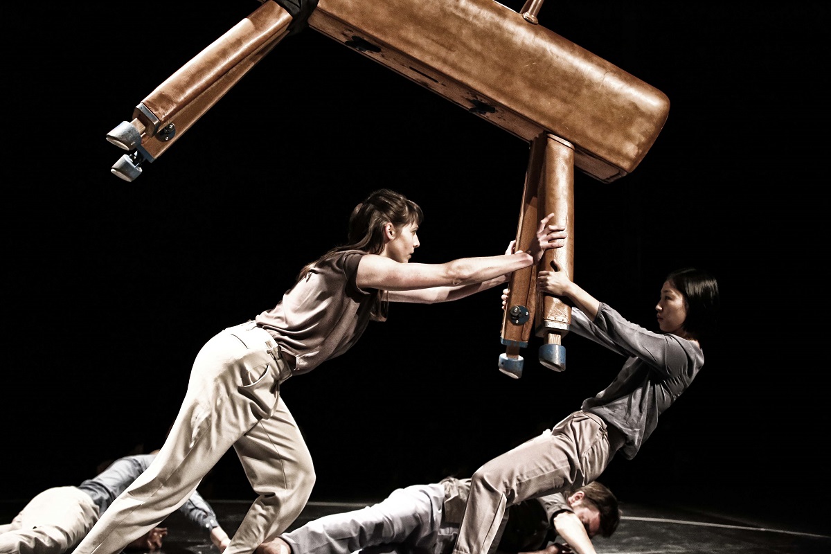 SURROUND (c) Ingo Solms