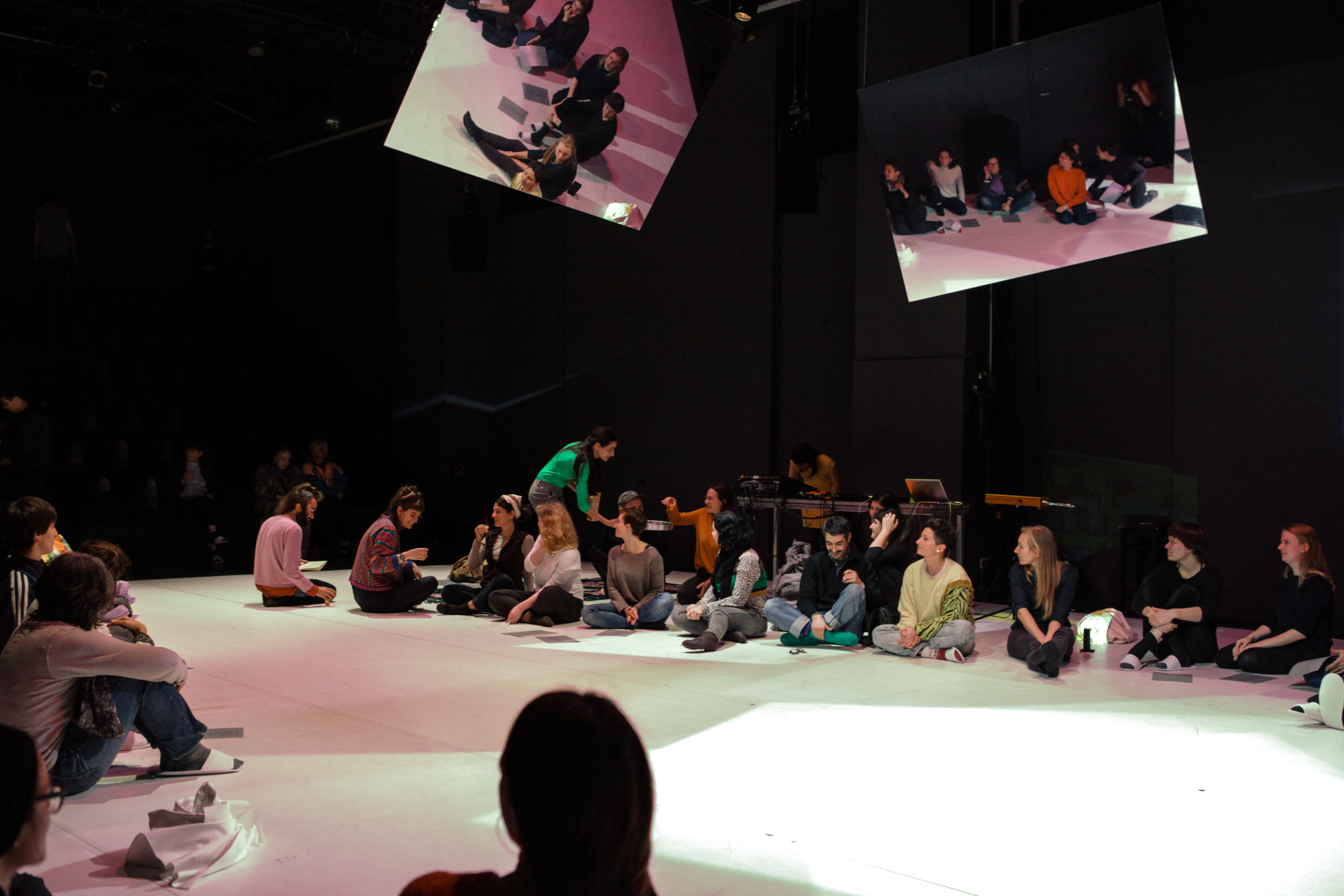 WOW - Publikum im Raum